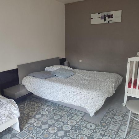Maison Plain Pied, 2 Chambres, Longere Typique , Fraiche, Dans Bourg Avec Tous Commerces Luçay-le-Mâle Екстериор снимка